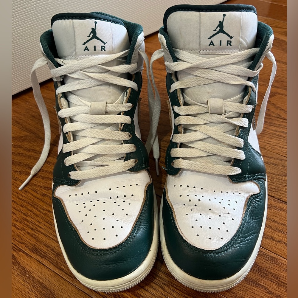 Nike Air Sneakers - White and Green